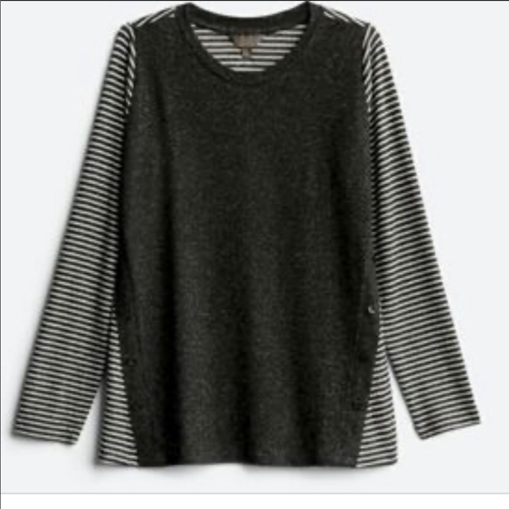 NWT MIX by 41 Hawthorn Shawnty Gray Button Sweater Top